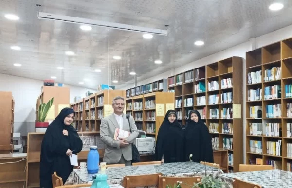 با حضور مهدی محمدی عضو هیأت علمی دانشگاه قم برگزار شد: 

جلسه روش های ارتقا و کیفیت بخشی خدمات کتابخانه پردیس حضرت معصومه(س) 2