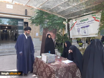 بازدید مدیر امور پردیس های دانشگاه فرهنگیان استان قم از روند برگزاری انتخابات شورای صنفی پردیس حضرت معصومه(س)