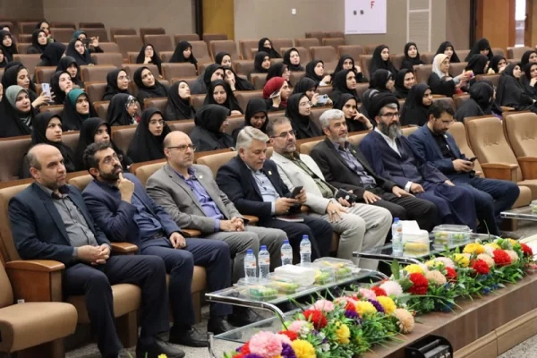 با حضور رییس و اعضای هیأت رییسه دانشگاه فرهنگیان و مسؤولان دانشگاه فرهنگیان استان قم برگزار شد:

آیین دانش آموختگی دانشجو معلمان ورودی 1399 پردیس حضرت معصومه(س)  
 2