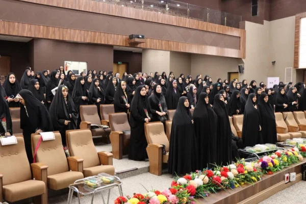 با حضور رییس و اعضای هیأت رییسه دانشگاه فرهنگیان و مسؤولان دانشگاه فرهنگیان استان قم برگزار شد:

آیین دانش آموختگی دانشجو معلمان ورودی 1399 پردیس حضرت معصومه(س)  
 2