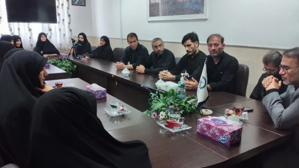 برگزاری نشست صمیمی معاون امور دانشجویی و توسعه منابع پردیس حضرت معصومه(س) با کارکنان 2
