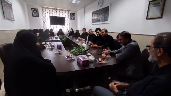 برگزاری نشست صمیمی معاون امور دانشجویی و توسعه منابع پردیس حضرت معصومه(س) با کارکنان 2