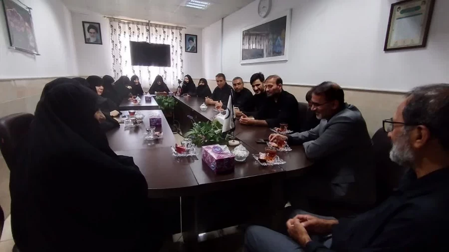 برگزاری نشست صمیمی معاون امور دانشجویی و توسعه منابع پردیس حضرت معصومه(س) با کارکنان 2