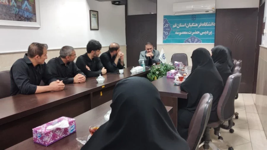 برگزاری نشست صمیمی معاون امور دانشجویی و توسعه منابع پردیس حضرت معصومه(س) با کارکنان 2