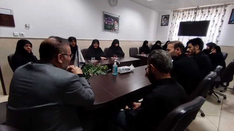 برگزاری نشست صمیمی معاون امور دانشجویی و توسعه منابع پردیس حضرت معصومه(س) با کارکنان 2