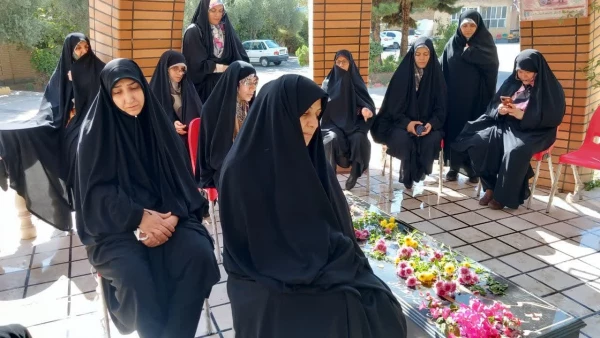 در هفته دفاع مقدس انجام شد: 

غبار روبی مزار شهید گمنام پردیس حضرت معصومه(س) 2