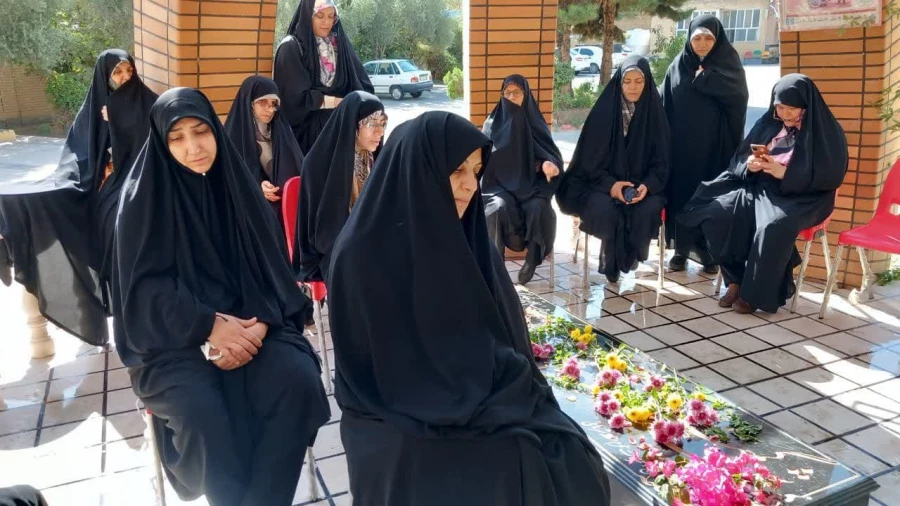 در هفته دفاع مقدس انجام شد: 

غبار روبی مزار شهید گمنام پردیس حضرت معصومه(س) 2