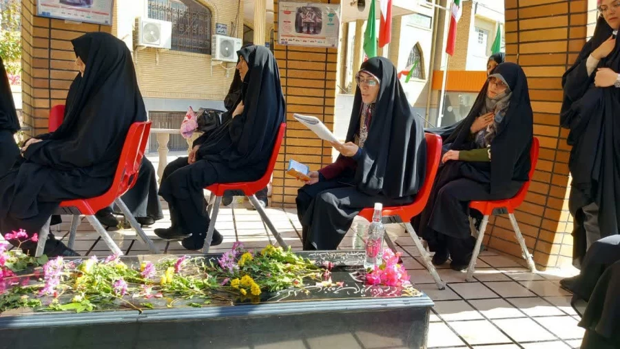 در هفته دفاع مقدس انجام شد: 

غبار روبی مزار شهید گمنام پردیس حضرت معصومه(س) 2