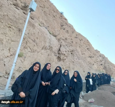 به مناسبت هفته تربیت بدنی برگزار شد: 

همایش پیاده روی و کوهپیمایی کارکنان و دانشجو معلمان