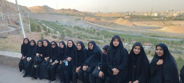 به مناسبت هفته تربیت بدنی برگزار شد: 

همایش پیاده روی و کوهپیمایی کارکنان و دانشجو معلمان 2