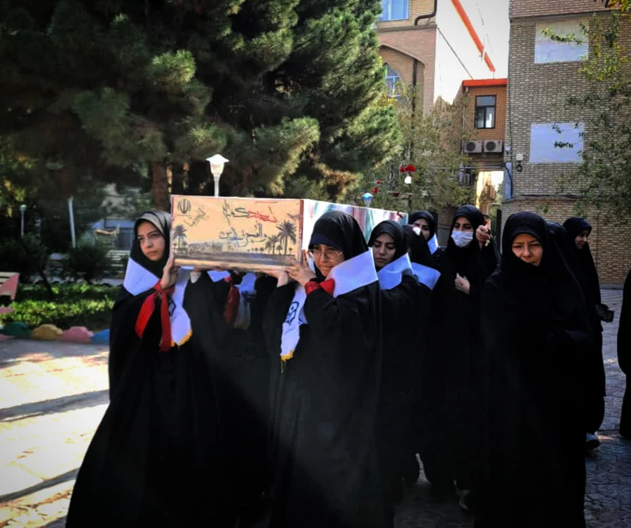 با حضور کارکنان و دانشجومعلمان پردیس برگزار شد:

وداع با شهید گمنام در ایام فاطمیه 2