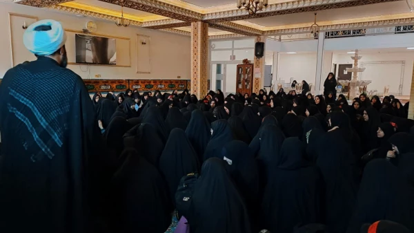 با حضور کارکنان و دانشجومعلمان پردیس برگزار شد:

وداع با شهید گمنام در ایام فاطمیه 2