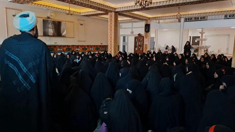 با حضور کارکنان و دانشجومعلمان پردیس برگزار شد:

وداع با شهید گمنام در ایام فاطمیه 2