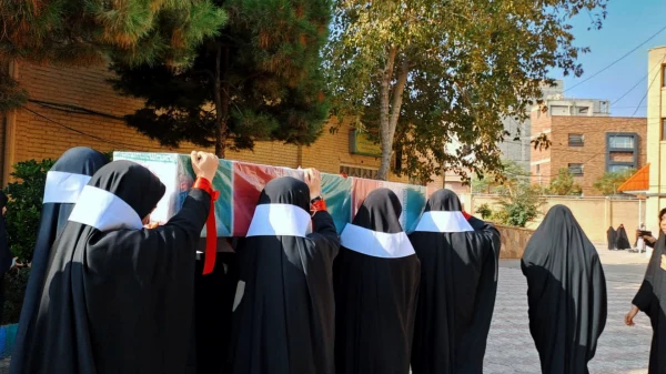 با حضور کارکنان و دانشجومعلمان پردیس برگزار شد:

وداع با شهید گمنام در ایام فاطمیه 2