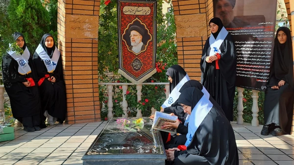 با حضور کارکنان و دانشجومعلمان پردیس برگزار شد:

وداع با شهید گمنام در ایام فاطمیه 2