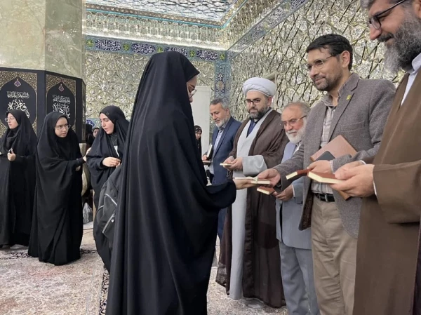 با حضور حمیدرضا ابراهیمی معاون فرهنگی و تربیتی دانشگاه و مسؤولین دانشگاه فرهنـگیان استان قم برگزار شد: 

محفل انس با قرآن ویژه دانشجومعلمان ورودی 1403 2