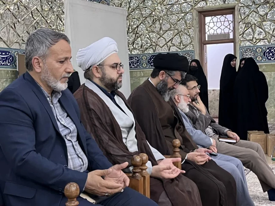 با حضور حمیدرضا ابراهیمی معاون فرهنگی و تربیتی دانشگاه و مسؤولین دانشگاه فرهنـگیان استان قم برگزار شد: 

محفل انس با قرآن ویژه دانشجومعلمان ورودی 1403 2