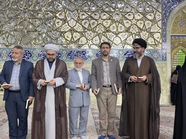 با حضور حمیدرضا ابراهیمی معاون فرهنگی و تربیتی دانشگاه و مسؤولین دانشگاه فرهنـگیان استان قم برگزار شد: 

محفل انس با قرآن ویژه دانشجومعلمان ورودی 1403 2