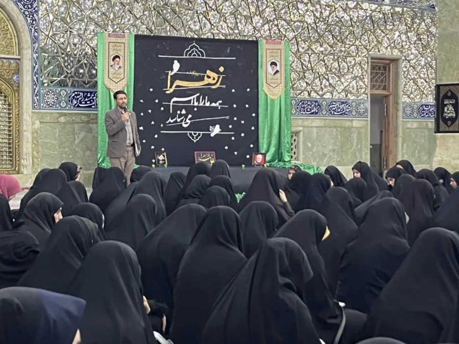 با حضور حمیدرضا ابراهیمی معاون فرهنگی و تربیتی دانشگاه و مسؤولین دانشگاه فرهنـگیان استان قم برگزار شد: 

محفل انس با قرآن ویژه دانشجومعلمان ورودی 1403 2