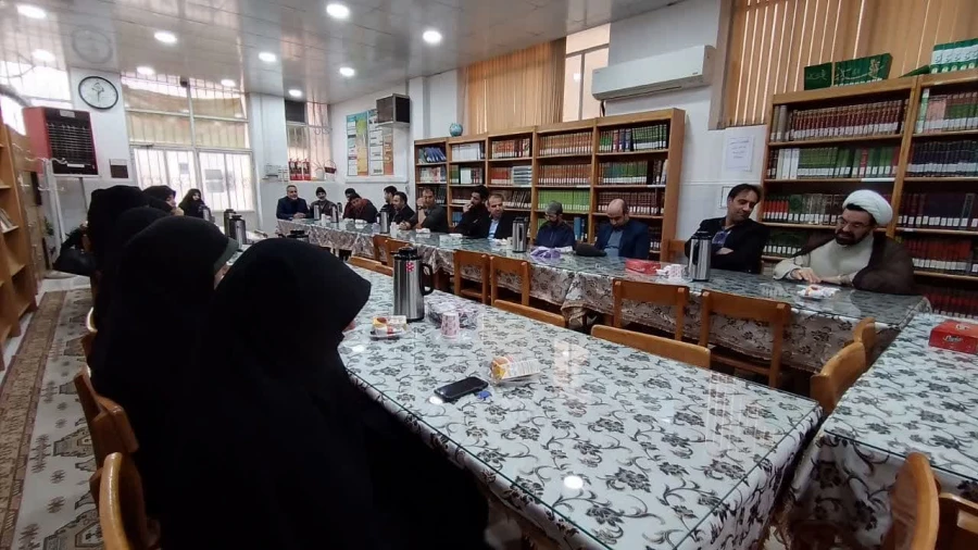 برگزار شد: 

نشست سرپرست دانشگاه فرهنگیان استان قم با کارکنان پردیس حضرت معصومه(س) 2