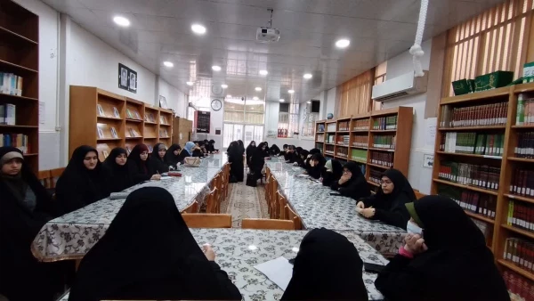 نشست صمیمی مسؤولان آموزشی پردیس حضرت معصومه(س) با نمایندگان دانشجویان گروه های درسی 2