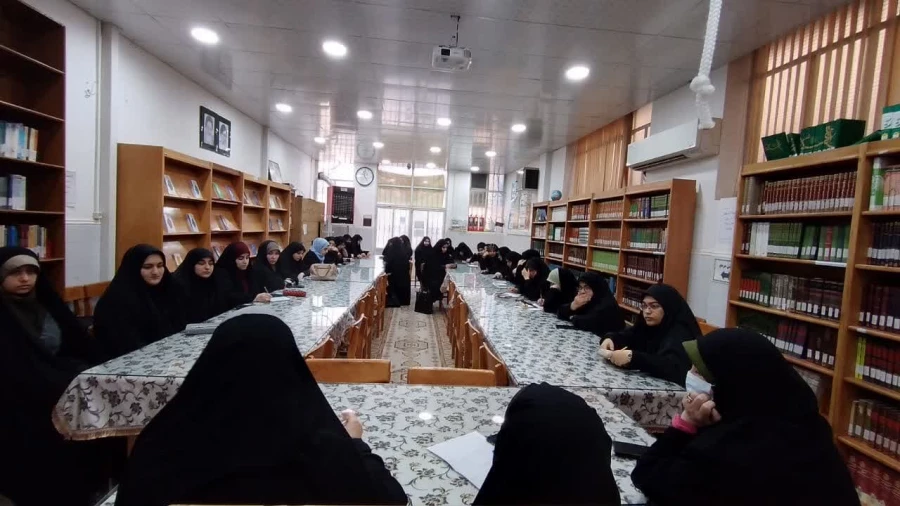 نشست صمیمی مسؤولان آموزشی پردیس حضرت معصومه(س) با نمایندگان دانشجویان گروه های درسی 2