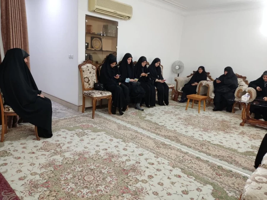 به مناسبت روز شهید انجام شد: 

دیدار با خانواده قاضی شهید حجت الاسلام والمسلمین رازینی 2