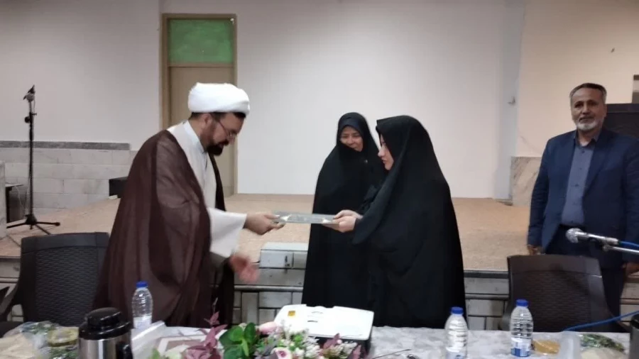 با حضور مسؤولان دانشگاه فرهنگیان استان قم برگزار شد: 

جلسه شورای اداری پردیس حضرت معصومه(س) 2