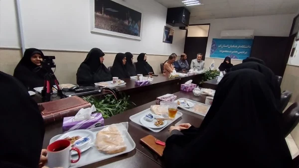 به مناسبت سال نو انجام شد: 

دیدار صمیمانه مسؤولان و کارکنان پردیس حضرت معصومه(س) 2