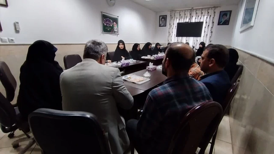 به مناسبت سال نو انجام شد: 

دیدار صمیمانه مسؤولان و کارکنان پردیس حضرت معصومه(س) 2