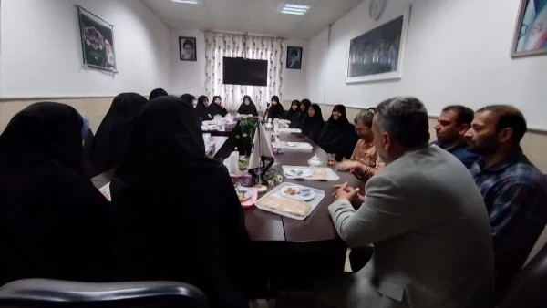 به مناسبت سال نو انجام شد: 

دیدار صمیمانه مسؤولان و کارکنان پردیس حضرت معصومه(س) 2