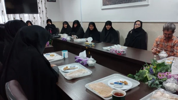 به مناسبت سال نو انجام شد: 

دیدار صمیمانه مسؤولان و کارکنان پردیس حضرت معصومه(س) 2