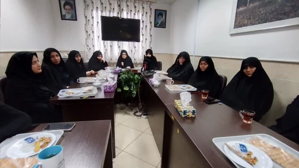 به مناسبت سال نو انجام شد: 

دیدار صمیمانه مسؤولان و کارکنان پردیس حضرت معصومه(س) 2