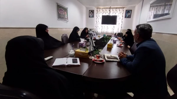 با حضور مسؤولان پردیس حضرت معصومه(س) برگزار شد: 

جلسه شورای صنفی   2