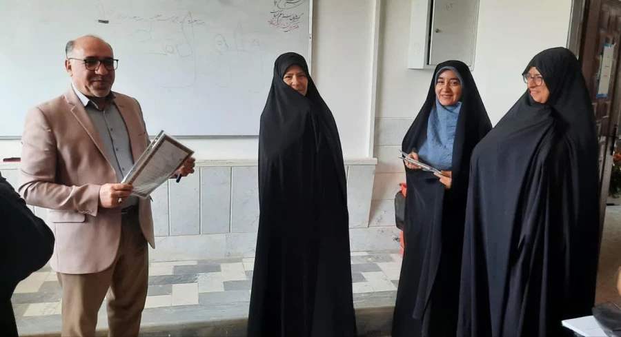 به مناسبت دهه سرآمدی آموزش انجام شد: 

تقدیر از اساتید پردیس حضرت معصومه(س) 2