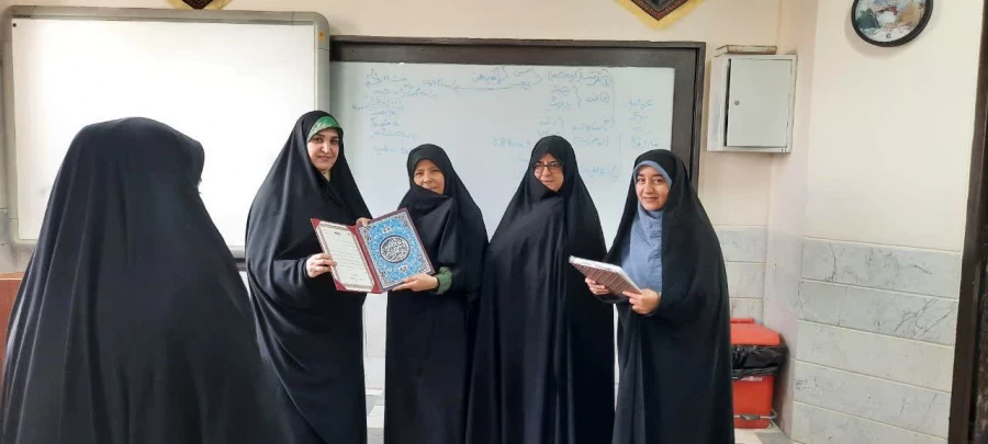 به مناسبت دهه سرآمدی آموزش انجام شد: 

تقدیر از اساتید پردیس حضرت معصومه(س) 2