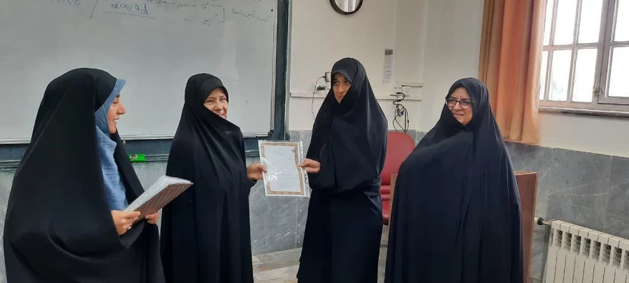 به مناسبت دهه سرآمدی آموزش انجام شد: 

تقدیر از اساتید پردیس حضرت معصومه(س) 2