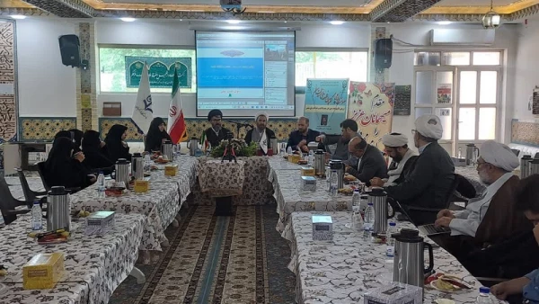 به همت دانشگاه فرهنگیان استان قم و با همکاری «معاونت پژوهش و فناوری» و «پژوهشکده تعلیم و تربیت اسلامی دانشگاه فرهنگیان» برگزار شد: 

نشست علمی با موضوع «ارزیابی الگوی چند وجهی نقش معلم با تأکید بر نقد انگاره های معلمی» 2