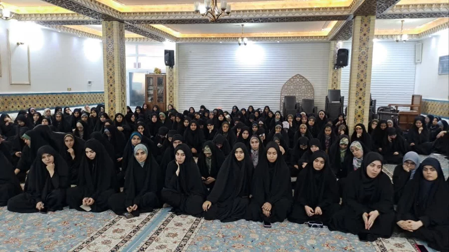 در خوابگاه شماره 1 پردیس حضرت معصومه (س) برگزار شد: 

نشست صمیمی رییس پردیـس و سرپرستان سرای دانشجویی با دانشجو معلمان 2