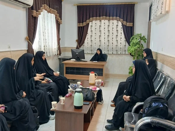 در ساختمان شماره 2 پردیس حضرت معصومه(س) برگزار گردید: 

نشست صمیمی و پرسش و پاسخ مسئولین پردیس با نمایندگان کلاس های آموزشی 2