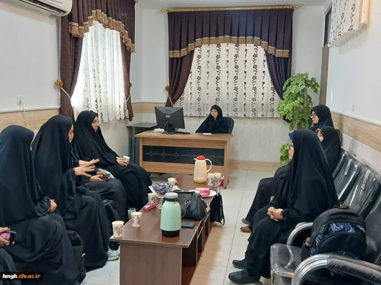 در ساختمان شماره 2 پردیس حضرت معصومه(س) برگزار گردید: 

نشست صمیمی و پرسش و پاسخ مسئولین پردیس با نمایندگان کلاس های آموزشی