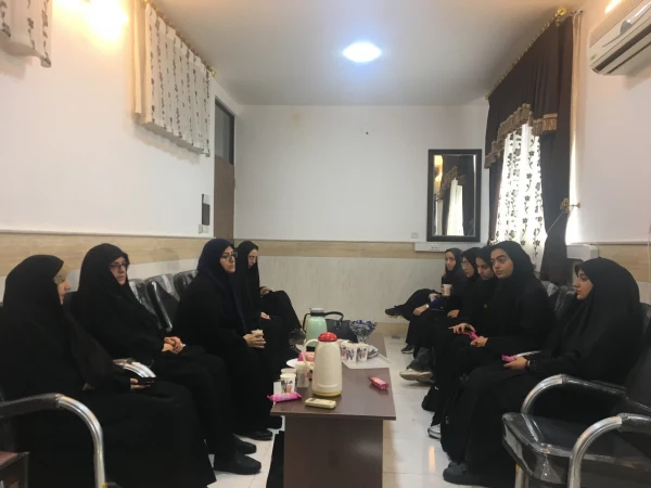 در ساختمان شماره 2 پردیس حضرت معصومه(س) برگزار گردید: 

نشست صمیمی و پرسش و پاسخ مسئولین پردیس با نمایندگان کلاس های آموزشی 2