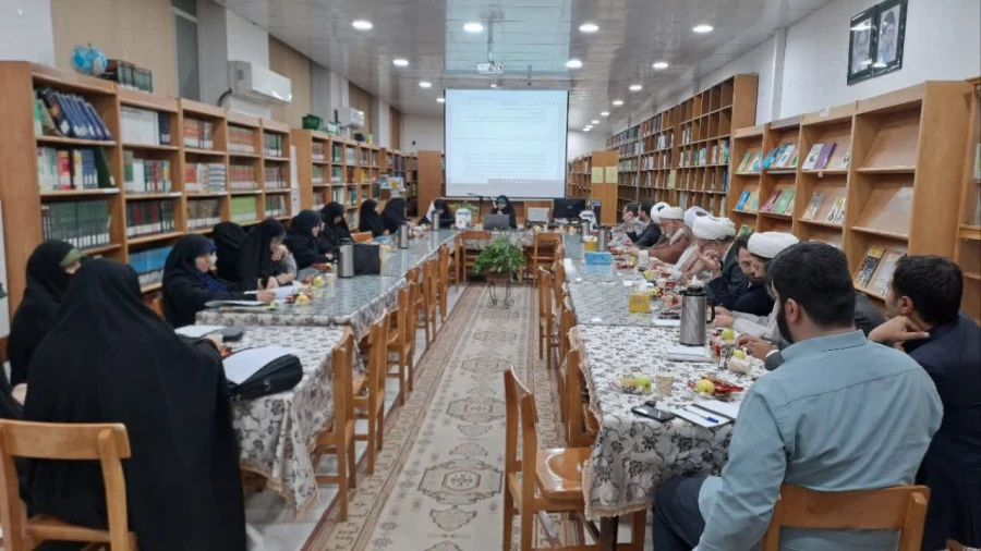 توسط دانشگاه فرهنگیان استان قم با همکاری معاونت پژوهش و فناوری و پژوهشکده تعلیم و تربیت اسلامی در پردیس حضرت معصومه(س) برگزار شد: 

پیش نشست همایش ملی «ما و غرب در آراء و اندیشه حضرت آیت الله العظمی خامنه ای (مد ظله العالی)» 2