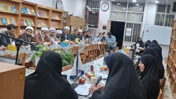 توسط دانشگاه فرهنگیان استان قم با همکاری معاونت پژوهش و فناوری و پژوهشکده تعلیم و تربیت اسلامی در پردیس حضرت معصومه(س) برگزار شد: 

پیش نشست همایش ملی «ما و غرب در آراء و اندیشه حضرت آیت الله العظمی خامنه ای (مد ظله العالی)» 2