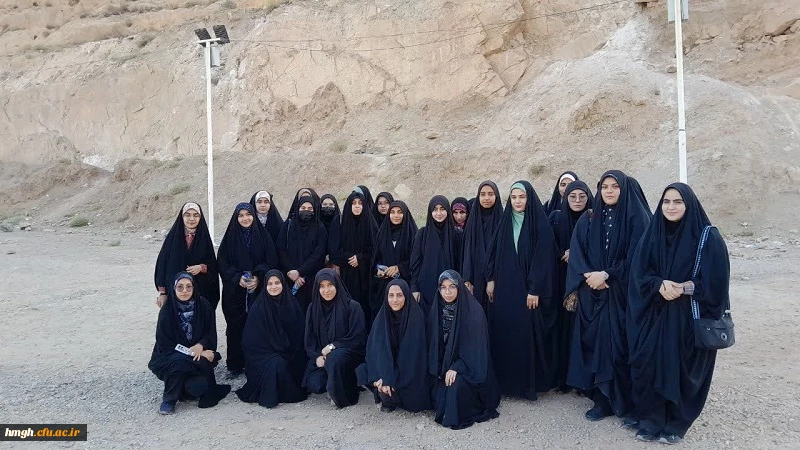 به مناسبت هفته تربیت بدنی و ورزش برگزار شد: 

برنامه کوهپیمایی گروهی دانشجومعلمان پردیس حضرت معصومه(س)